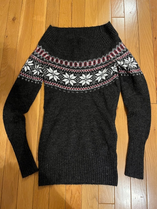 Kismet Sweaters - Kismet grey and red fair isle print off the shoulder sweater